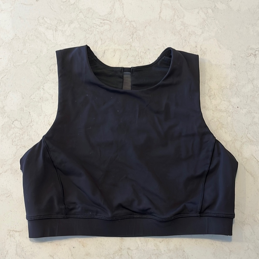 Black Lululemon sports bra